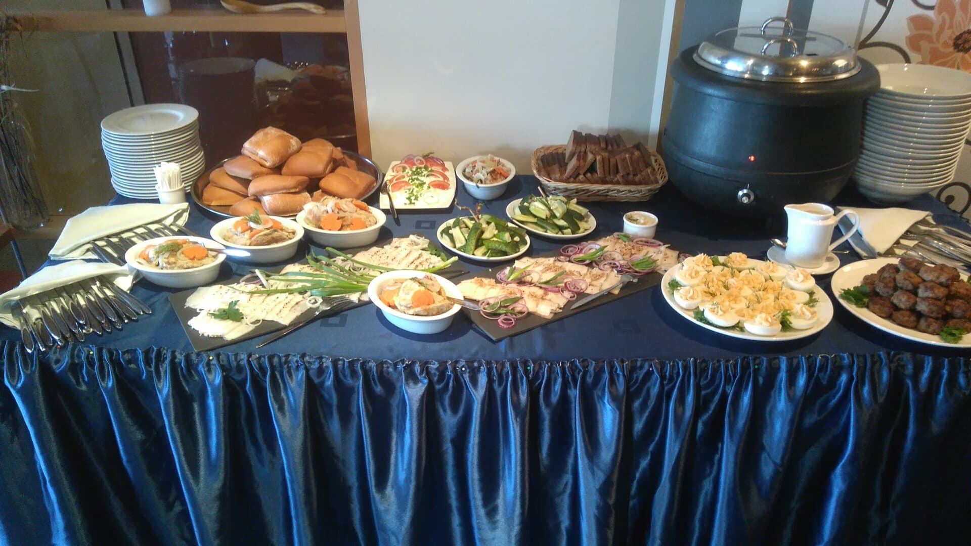 Kodune peolaud Emmaste Teemajas