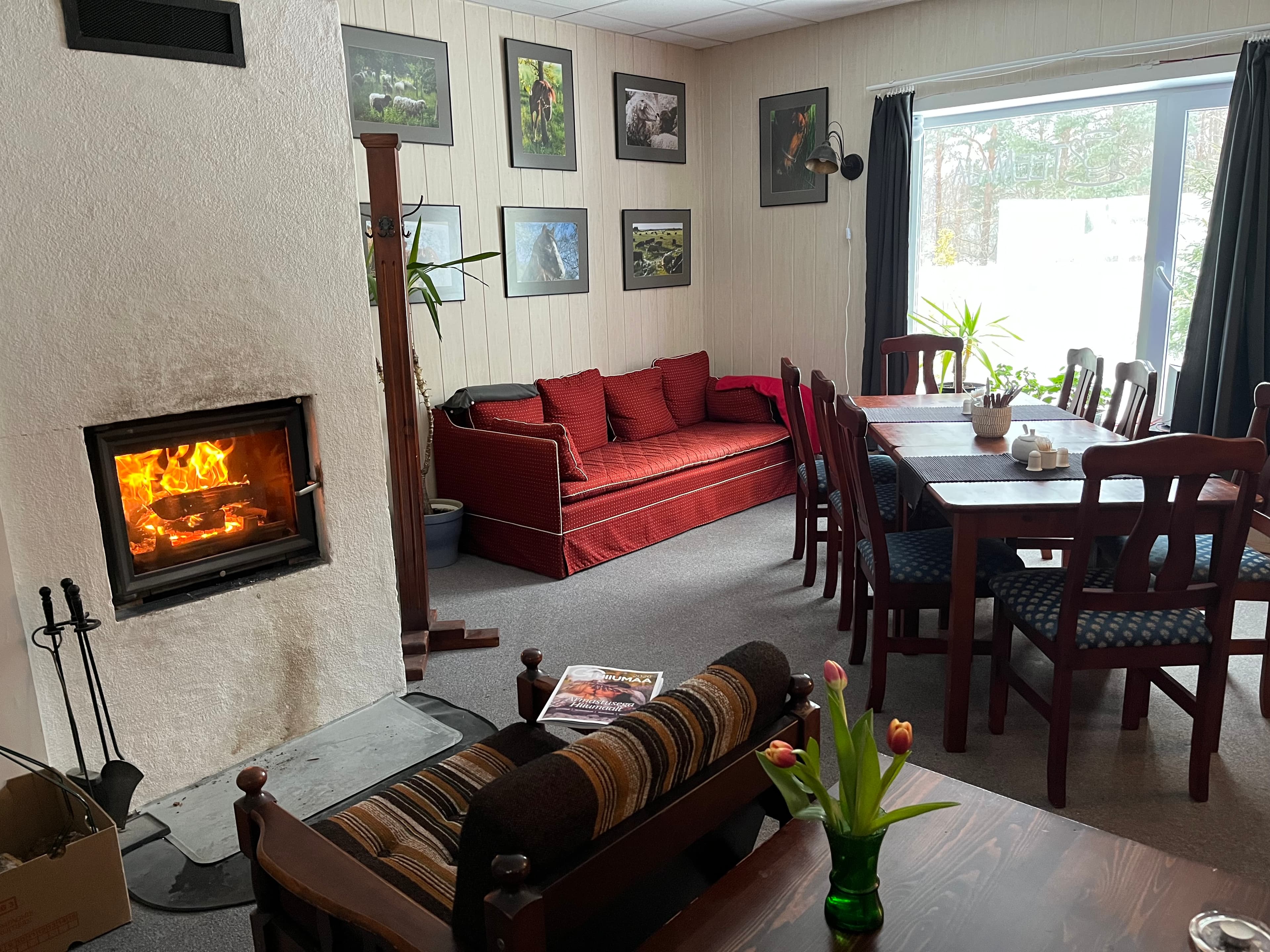 Emmaste Teemaja cafe room