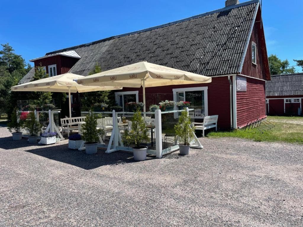 Emmaste Teemaja accommodation